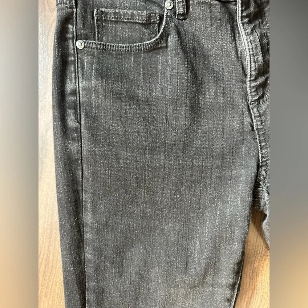 LOFT Black Skinny Jeans with Subtle Glitter Pinstripe – Size 4 / 27 - Picture 4 of 8